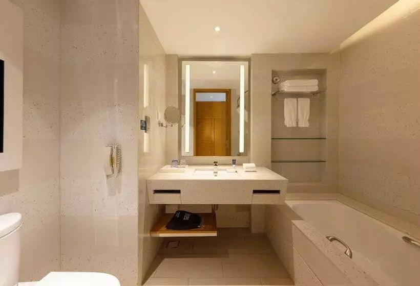 庭の見えるバルコニー月スタンダードルーム, Four Points By Sheraton Shenzhou Peninsula Resort