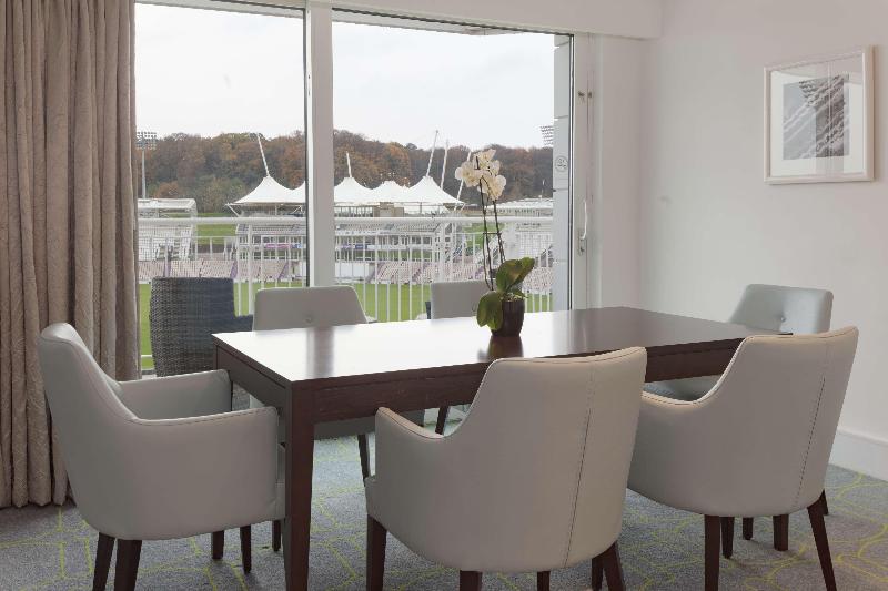 스위트, Hilton Southampton Utilita Bowl