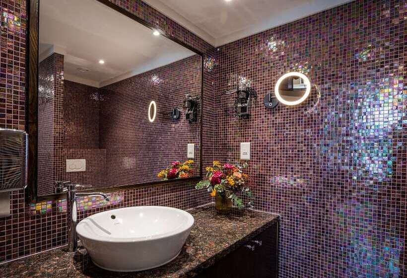 스위트 킹사이즈 침대, Hilton Southampton Utilita Bowl