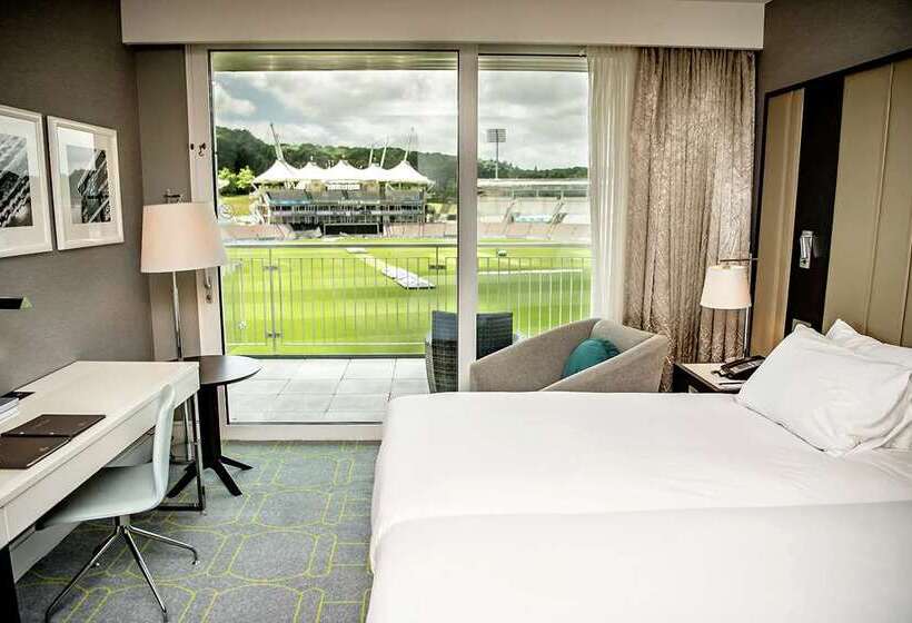 Номер Deluxe с Видом, Hilton Southampton   Utilita Bowl