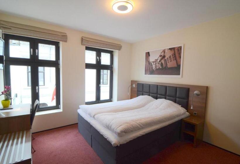 Номер Премиум, Jomfru Ane