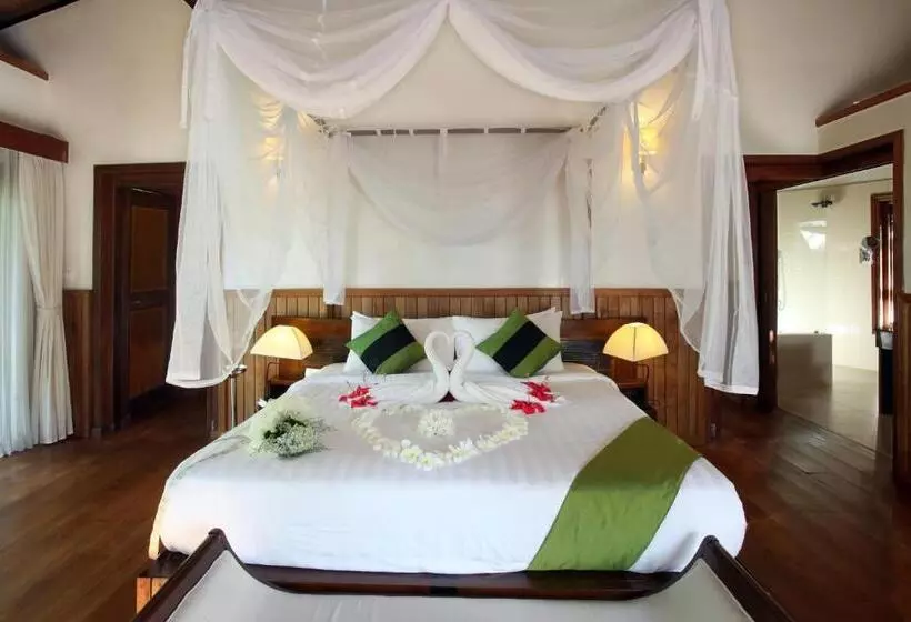 اتاق لوکس با تخت بزرگ, Nataya Round House Coral Bay Resort