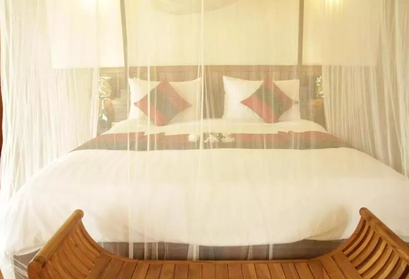 اتاق لوکس با تخت بزرگ, Nataya Round House Coral Bay Resort