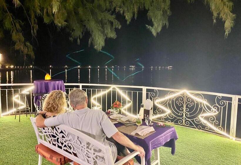 غرفة ديلوكس سرير كينج, Nataya Round House Coral Bay Resort