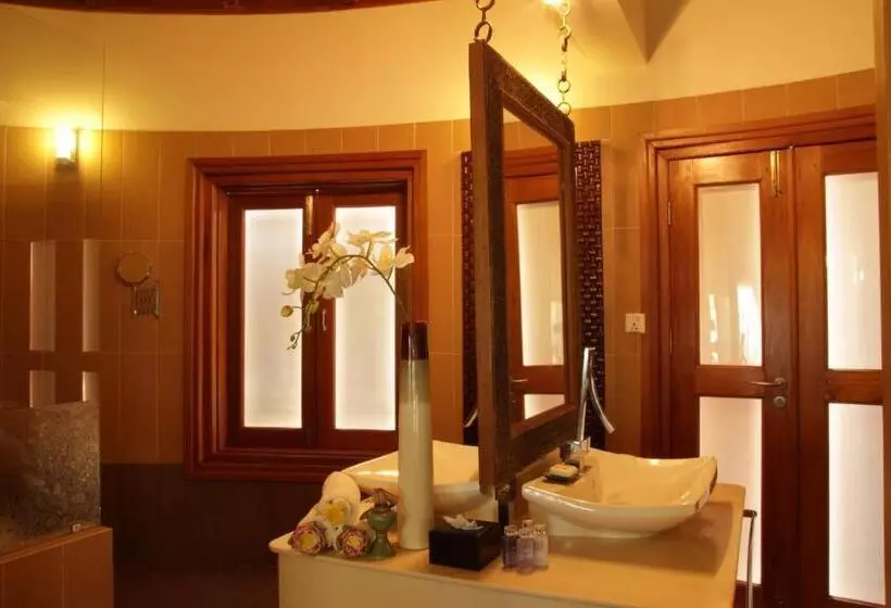 سوئیت با تخت بزرگ, Nataya Round House Coral Bay Resort