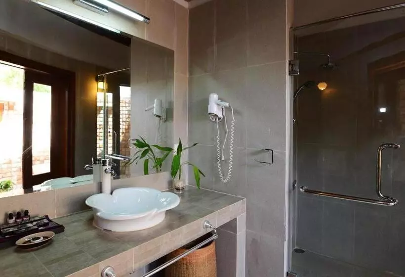اتاق لوکس با تخت بزرگ, Nataya Round House Coral Bay Resort