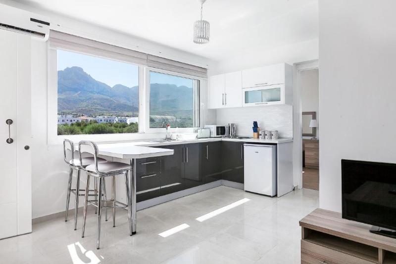 شقة غرفة واحدة, The Ship Inn