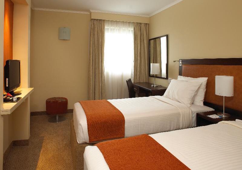 شقة غرفة واحدة, The Ship Inn