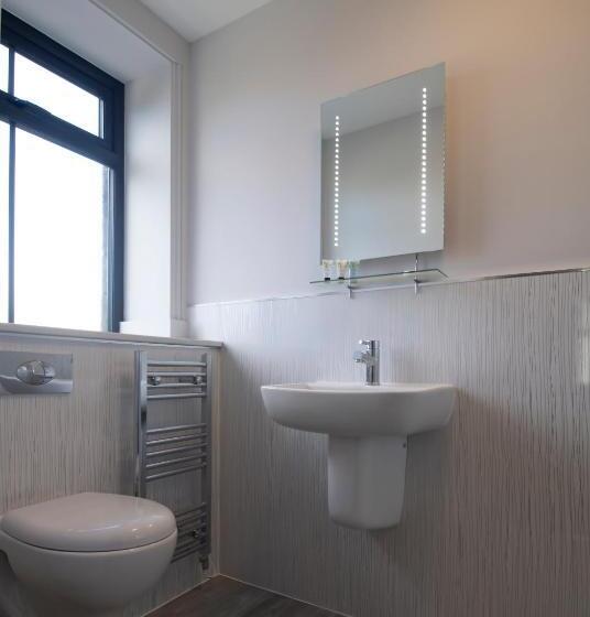 اتاق سوپریور, The Friendship