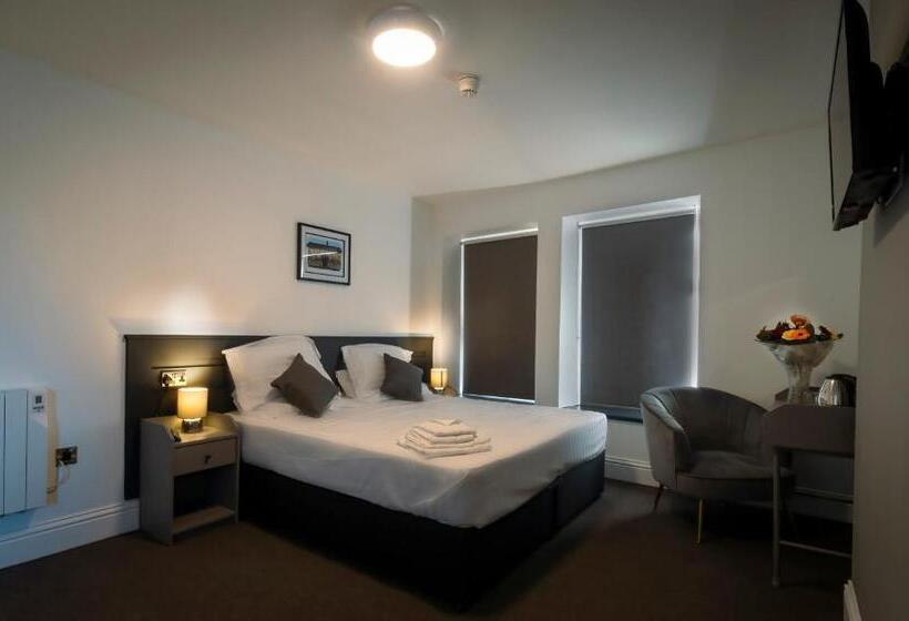 اتاق سوپریور, The Friendship