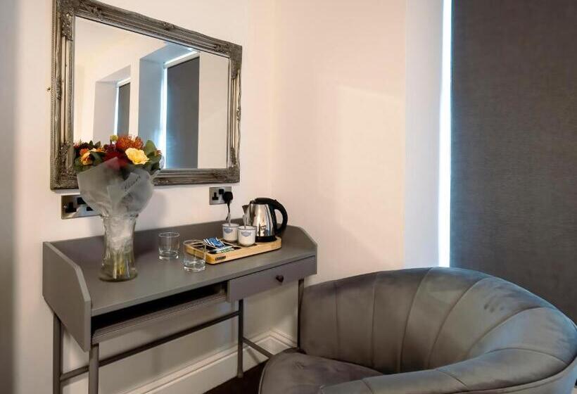 اتاق استاندارد, The Friendship