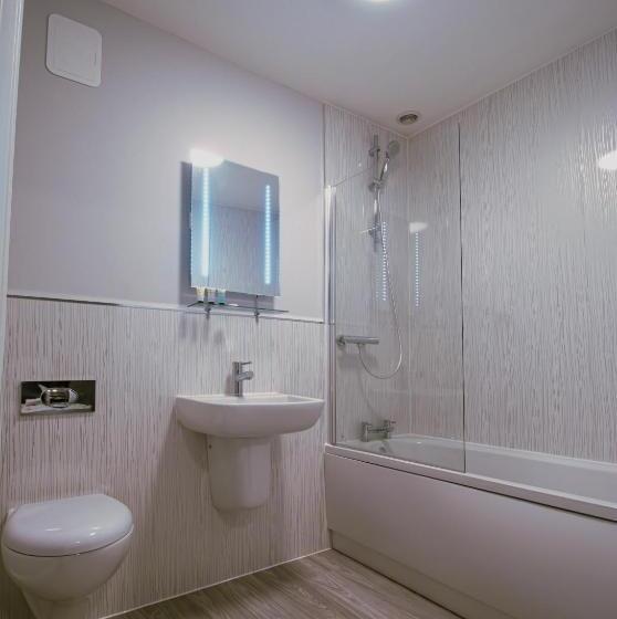 اتاق سوپریور, The Friendship