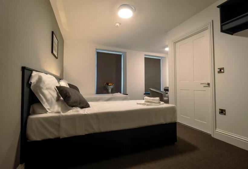 اتاق سوپریور, The Friendship