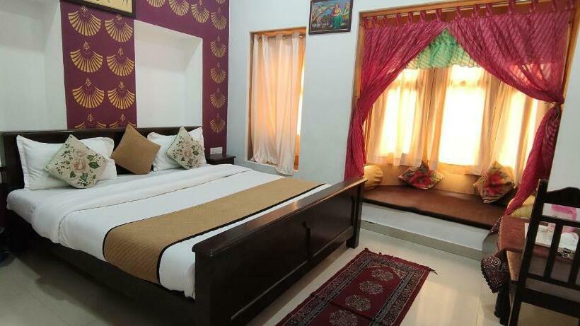 Quarto Deluxe, Golden Tulip Jaisalmer