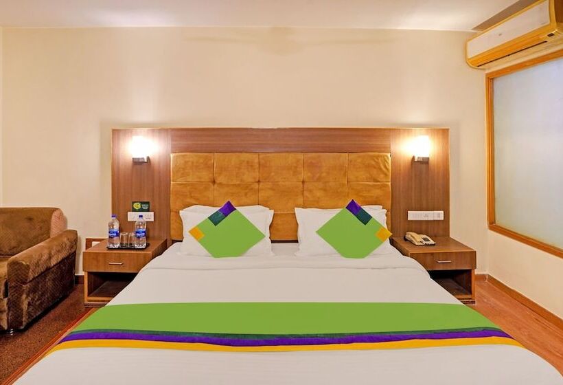 Standard Room, Treebo The Royal Cm, 4 Km From City Palace