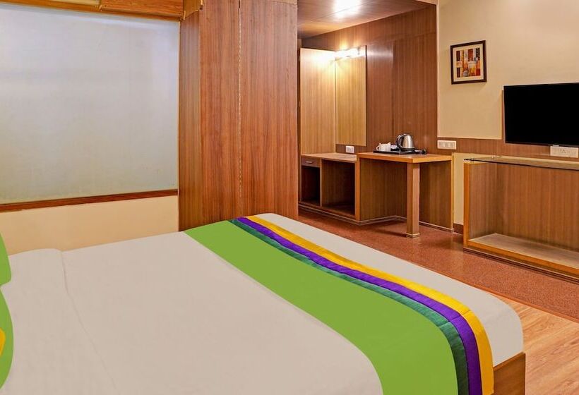 Standard Room, Treebo The Royal Cm, 4 Km From City Palace