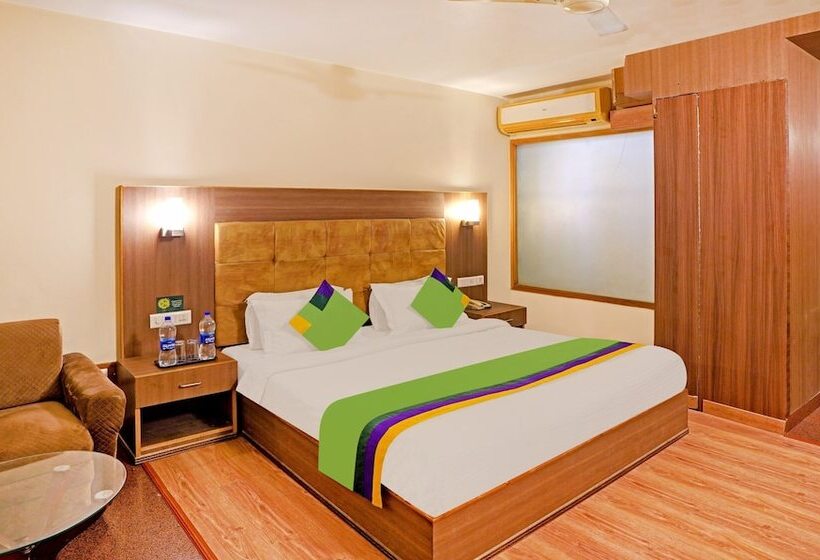 Standard Room, Treebo The Royal Cm, 4 Km From City Palace