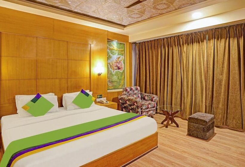 Standard Room, Treebo The Royal Cm, 4 Km From City Palace