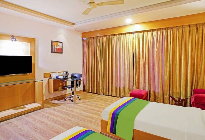 Deluxe Room, Treebo The Royal Cm, 4 Km From City Palace