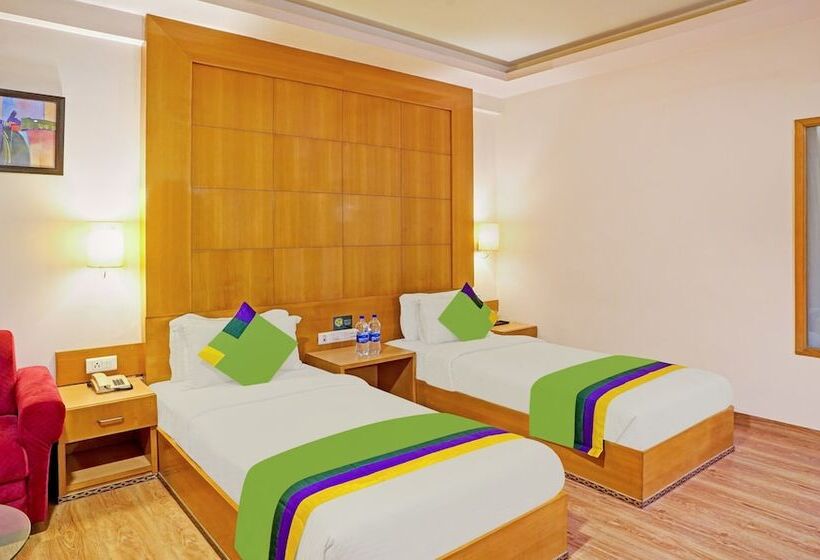 Deluxe Room, Treebo The Royal Cm, 4 Km From City Palace