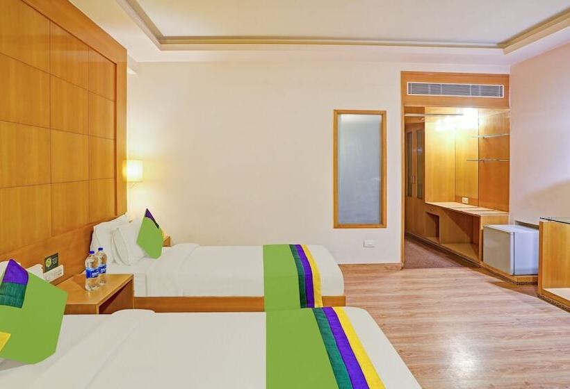 Deluxe Room, Treebo The Royal Cm, 4 Km From City Palace