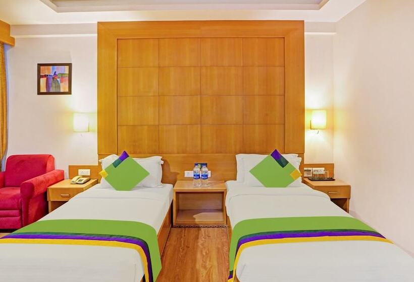 Deluxe Room, Treebo The Royal Cm, 4 Km From City Palace