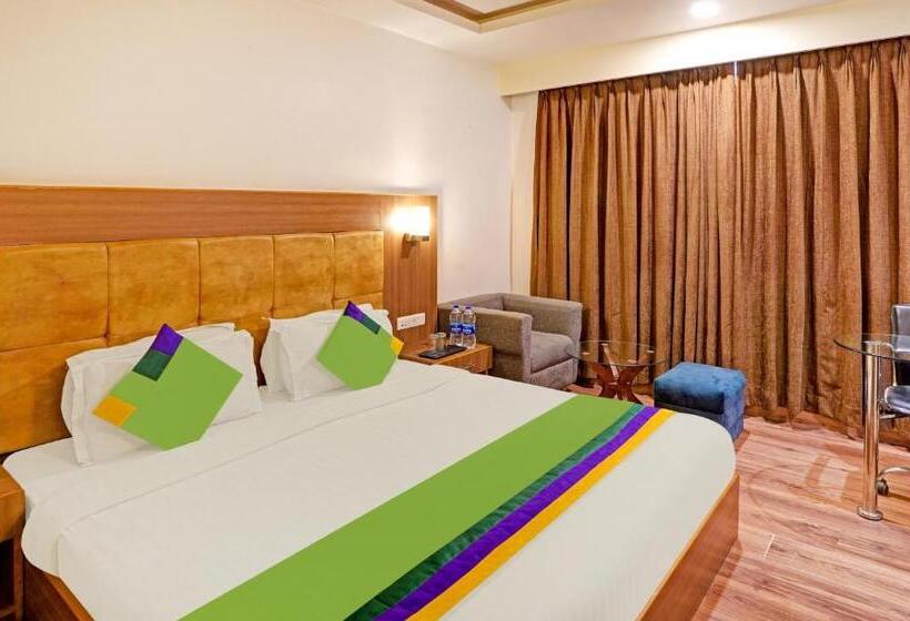 Standard Room, Treebo The Royal Cm, 4 Km From City Palace