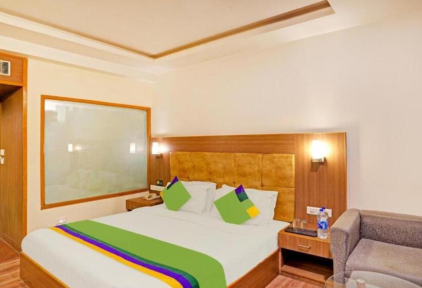 Standard Room, Treebo The Royal Cm, 4 Km From City Palace