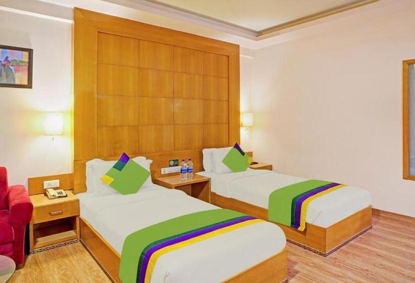 Deluxe Room, Treebo The Royal Cm, 4 Km From City Palace