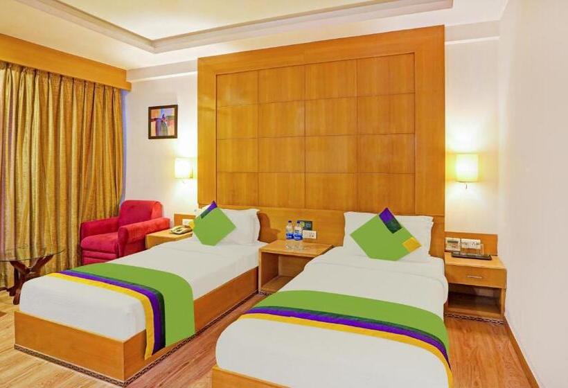 Deluxe Room, Treebo The Royal Cm, 4 Km From City Palace