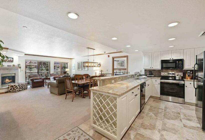 Апартаменты 2 Спальни, St James Place By East West Hospitality