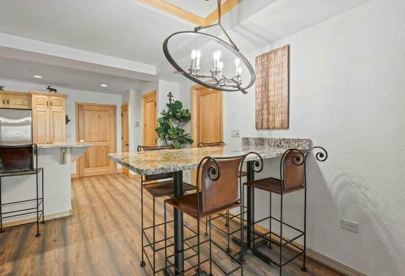 Апартаменты Deluxe 1 Спальня, St James Place By East West Hospitality