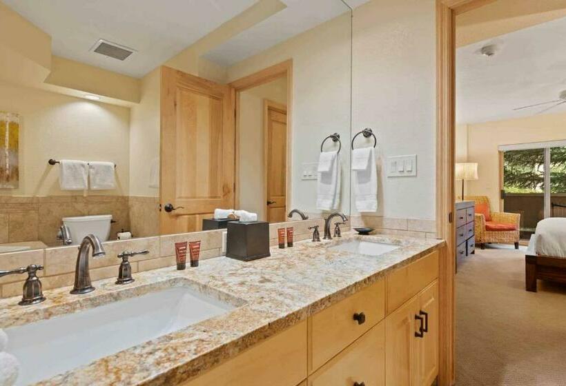 Апартаменты Deluxe 1 Спальня, St James Place By East West Hospitality