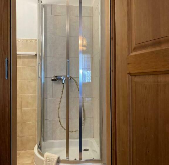 غرفة قياسية, Corona