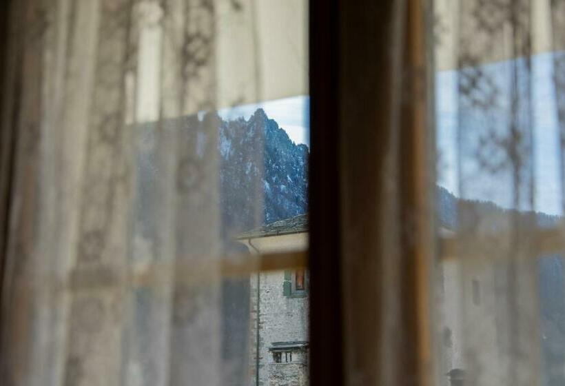 غرفة سوبيريور, Corona