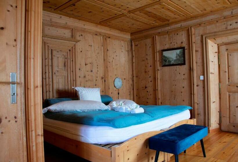 غرفة سوبيريور, Corona