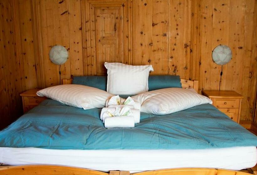 غرفة سوبيريور, Corona