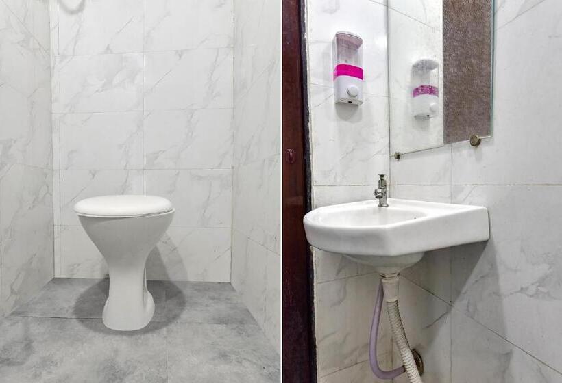 デラックスルーム, Fabhotel Nidhivan, Udhna Junction
