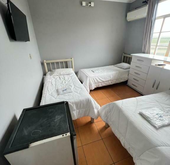 غرفة قياسية ثلاثية, Premium Center