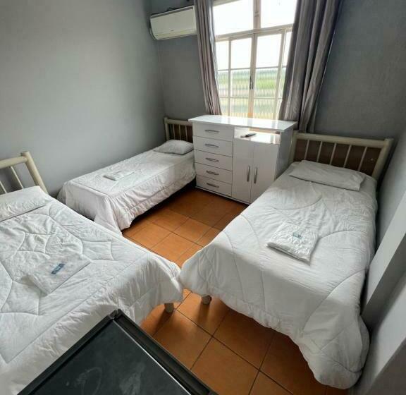 غرفة قياسية ثلاثية, Premium Center