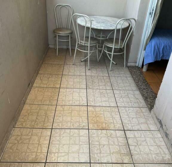 غرفة قياسية ثلاثية, Premium Center