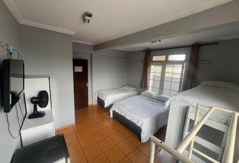 غرفة قياسية رباعية, Premium Center