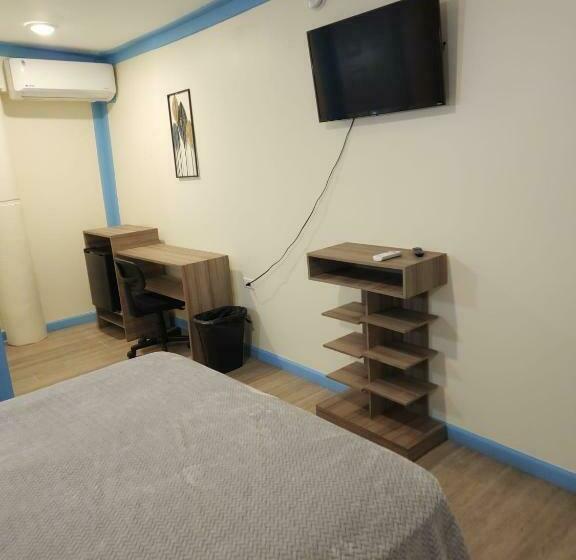 استودیوی استاندارد, Pit Stop Hostel