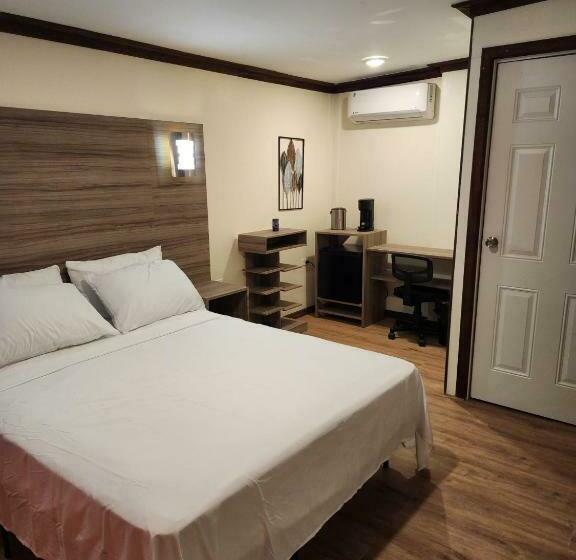 استودیوی استاندارد, Pit Stop Hostel