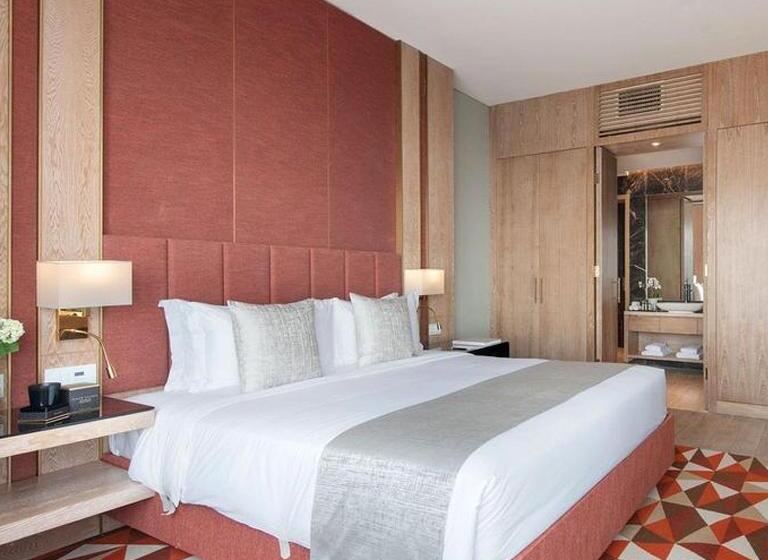 سوییت سوپریور, The Bentley Luxury Hotel & Suites