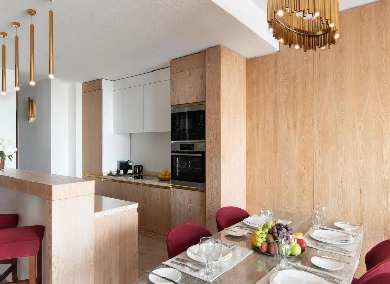 سوییت سوپریور, The Bentley Luxury Hotel & Suites