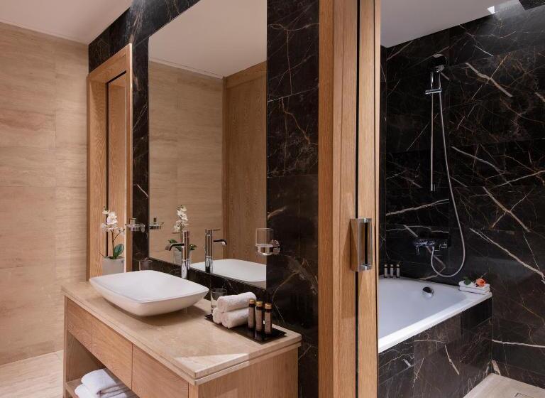 سوییت سوپریور, The Bentley Luxury Hotel & Suites