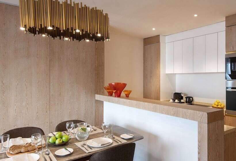 سوئیت کلاب, The Bentley Luxury Hotel & Suites