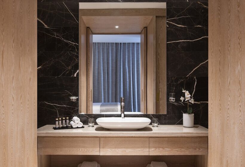 سوئیت کلاب, The Bentley Luxury Hotel & Suites