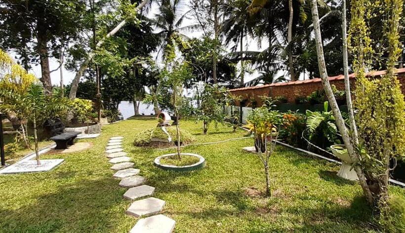 اتاق راحتی سه تخته, Ayura Lagoon Resort